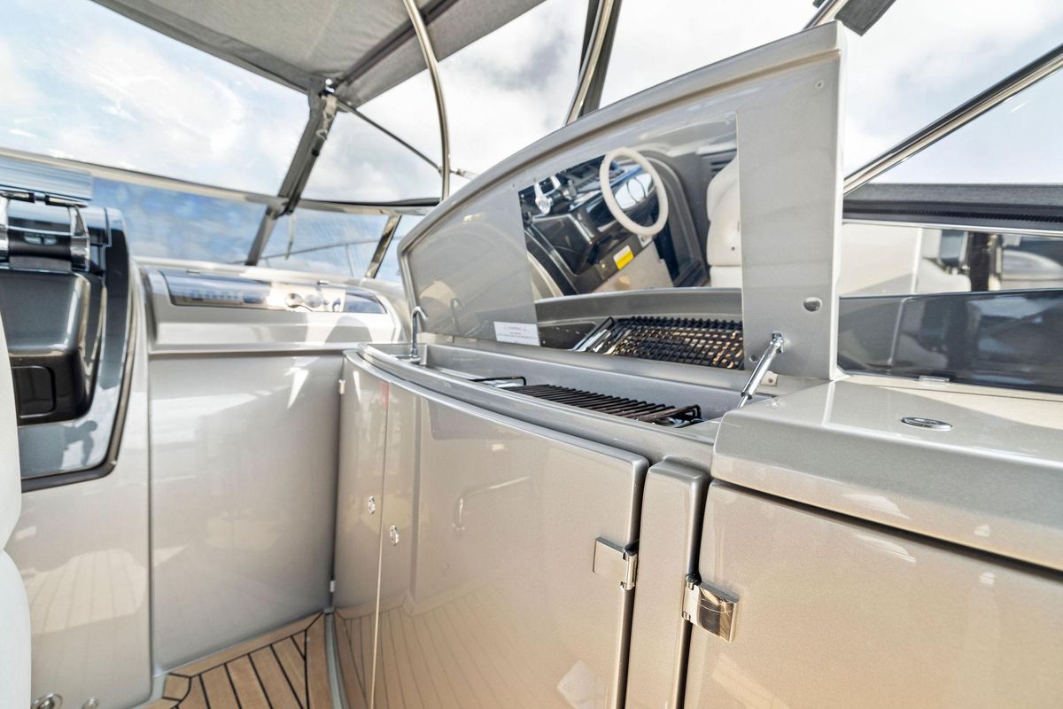 2016 Riva 44 