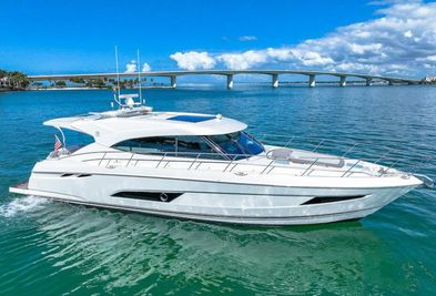 Riviera 5400 Sport Yacht