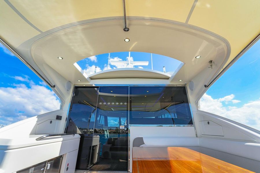 2018 Riviera 5400 Sport Yacht