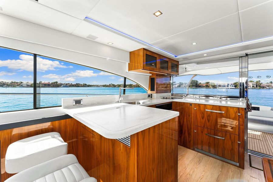 2018 Riviera 5400 Sport Yacht