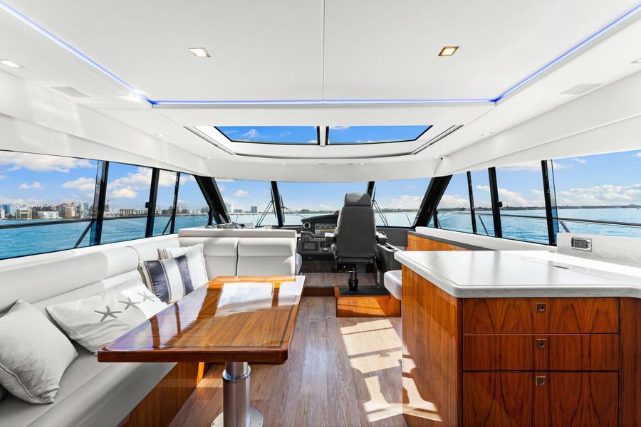 2018 Riviera 5400 Sport Yacht