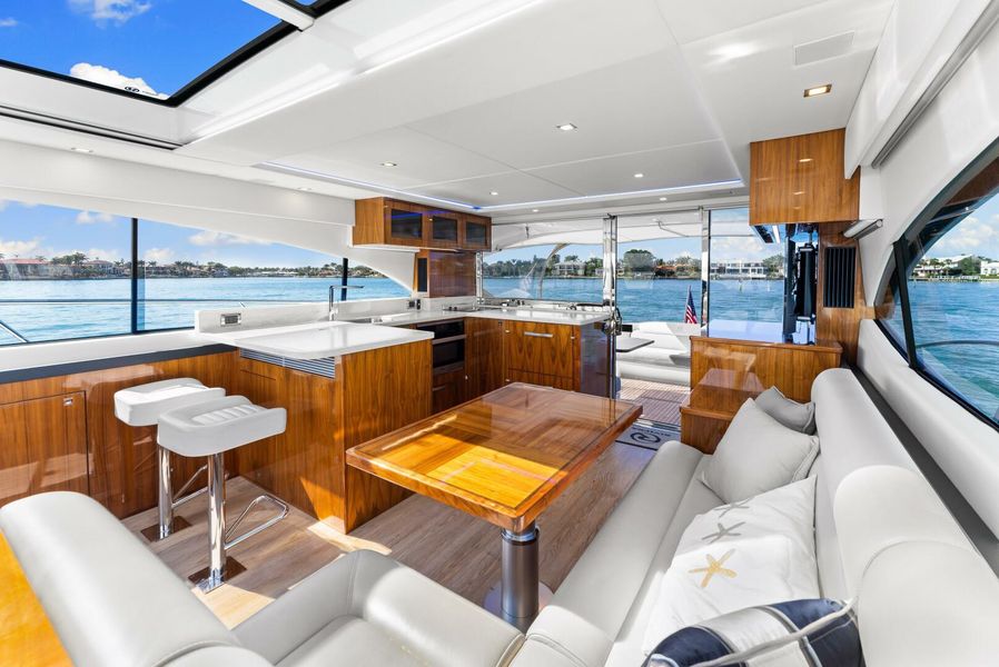 2018 Riviera 5400 Sport Yacht