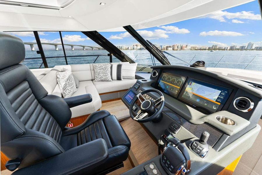 2018 Riviera 5400 Sport Yacht