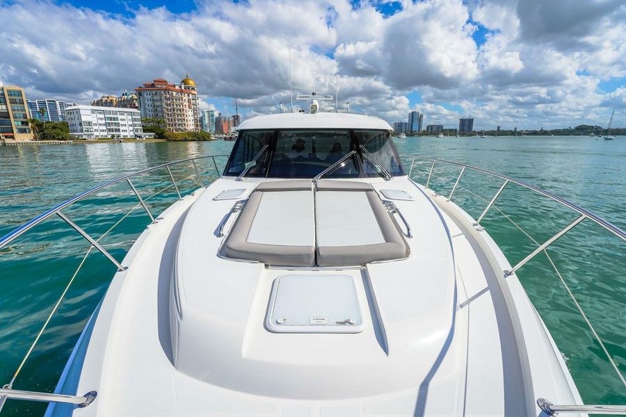 2018 Riviera 5400 Sport Yacht