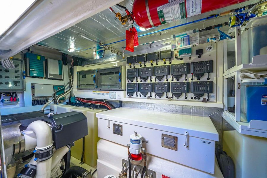 2018 Riviera 5400 Sport Yacht