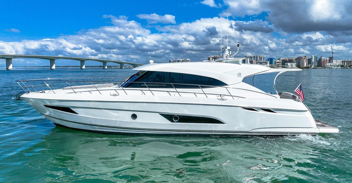 2018 Riviera 5400 Sport Yacht