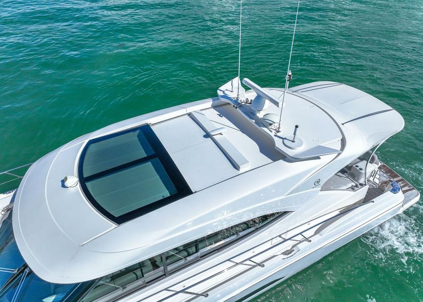 2018 Riviera 5400 Sport Yacht