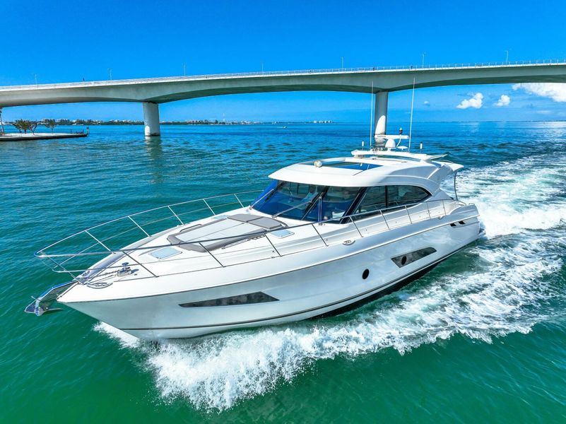 2018 Riviera 5400 Sport Yacht