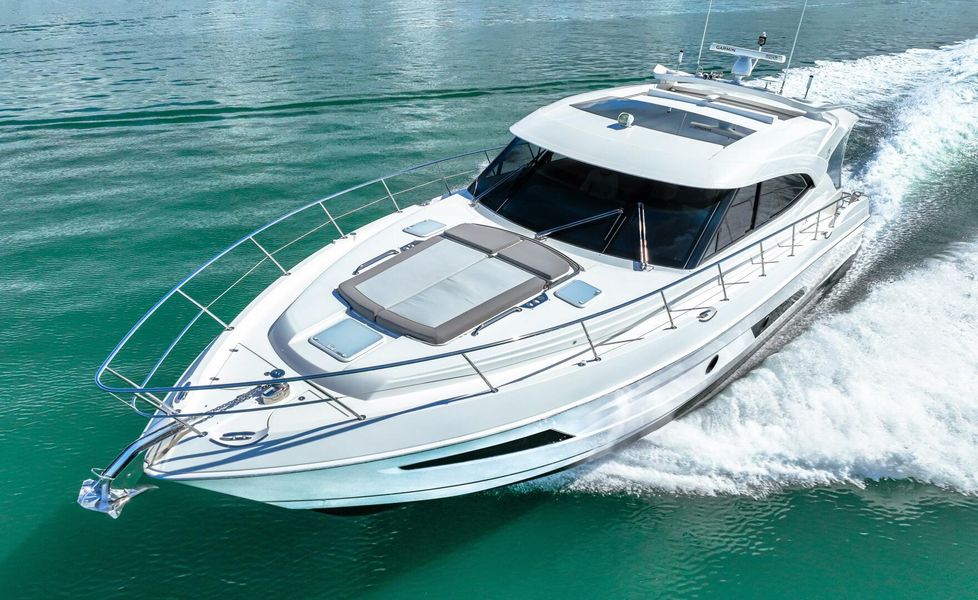 2018 Riviera 5400 Sport Yacht