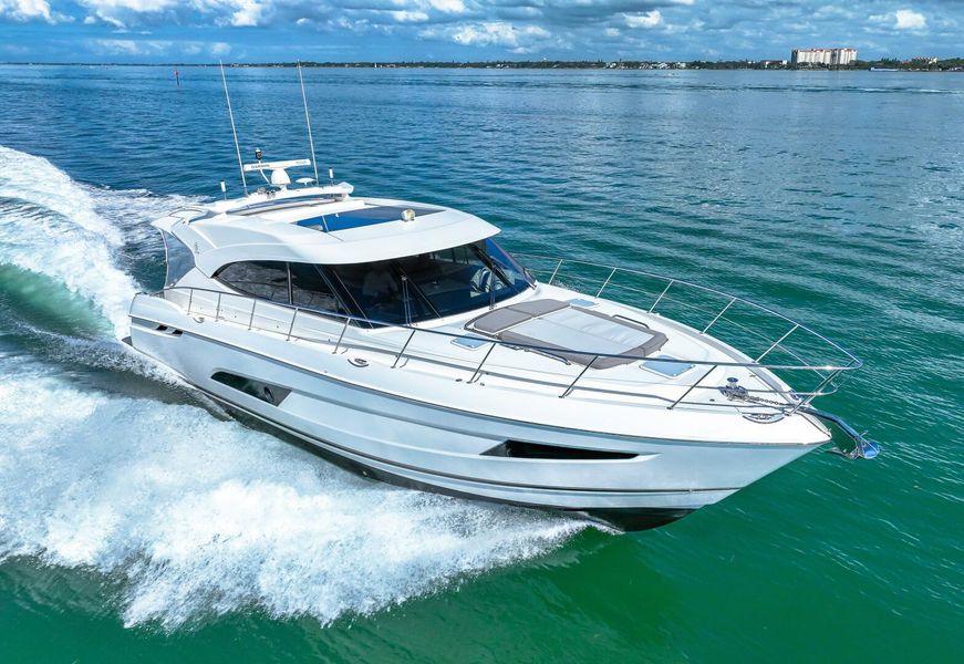 2018 Riviera 5400 Sport Yacht