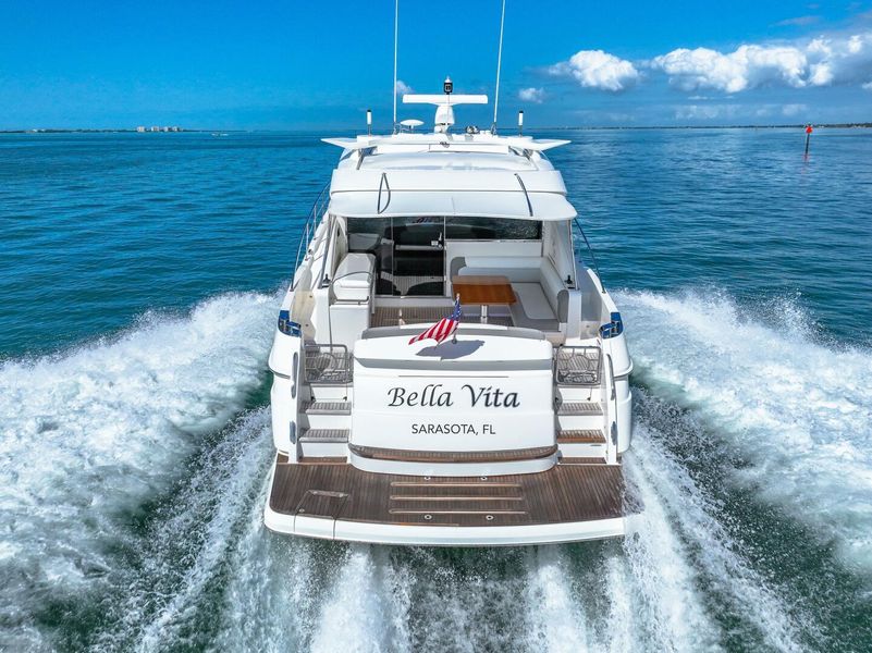 2018 Riviera 5400 Sport Yacht