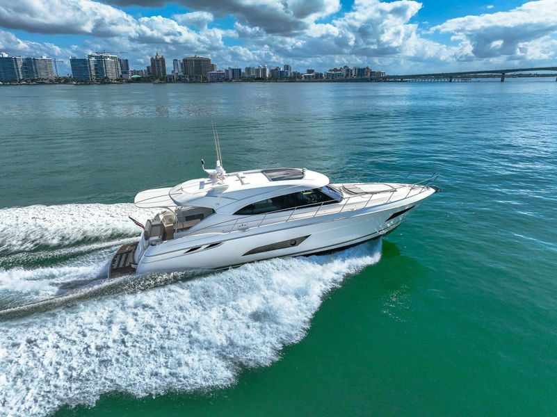 2018 Riviera 5400 Sport Yacht