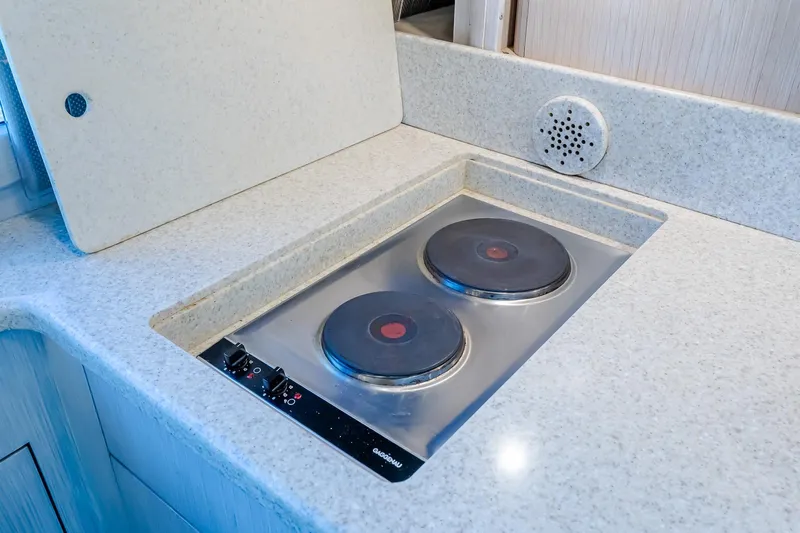 Falcon Yacht Photos Pics Electric stove in 1998 Ocean Yachts 48 Super Sport kitchen area.