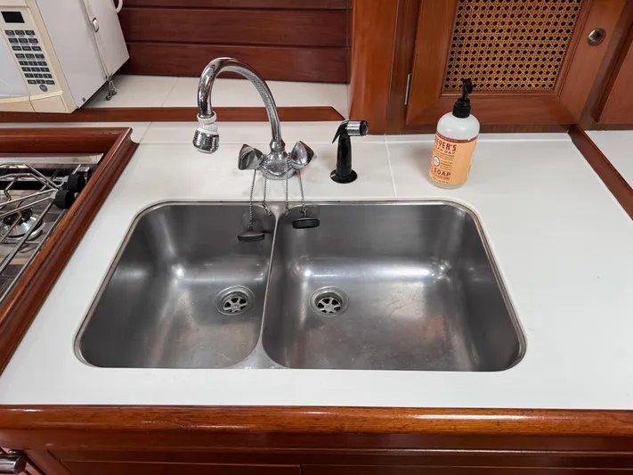 Layla Yacht Photos Pics Stainless steel double sink in Beneteau Oceanis 461 yacht kitchen, 1997 model.