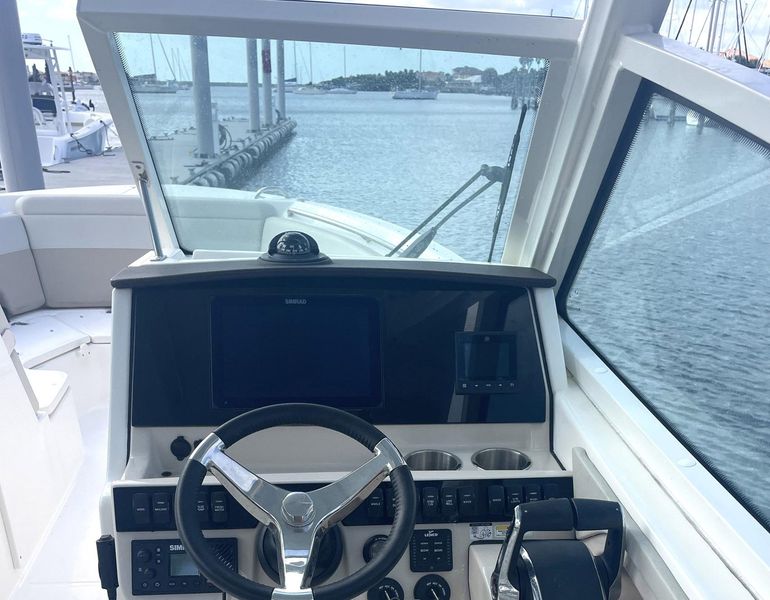 2023 Boston Whaler 280 Vantage