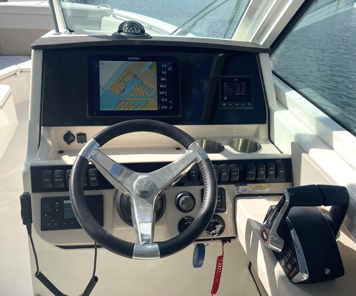 2023 Boston Whaler 280 Vantage