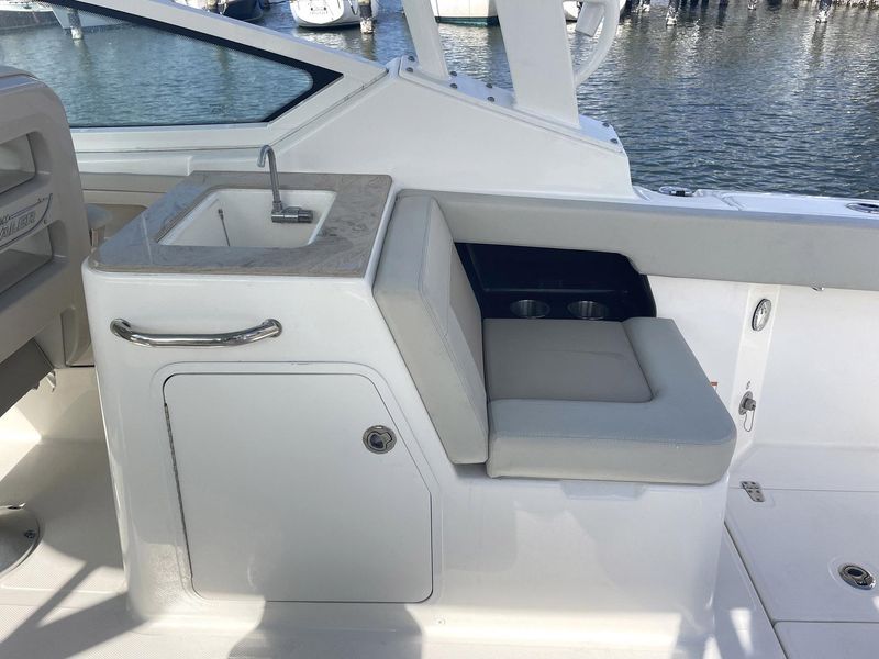 2023 Boston Whaler 280 Vantage