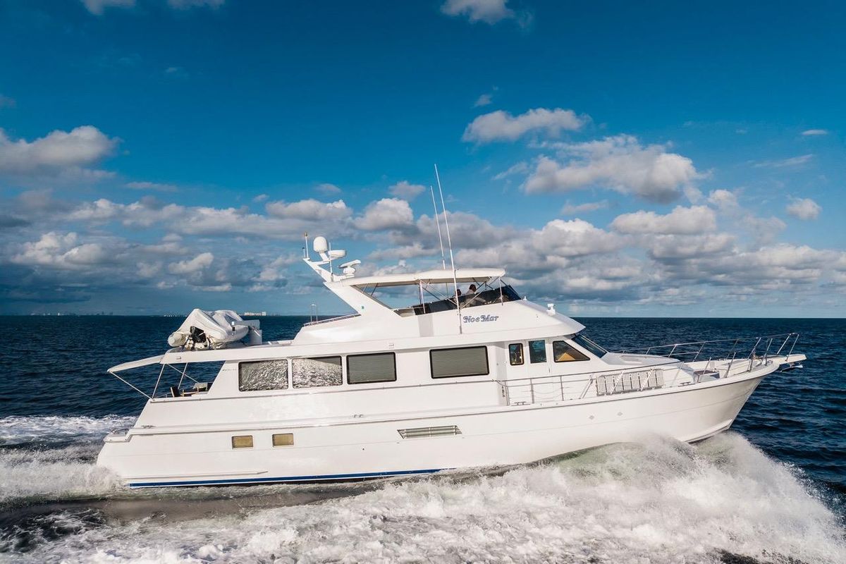 2000 Hatteras 74 