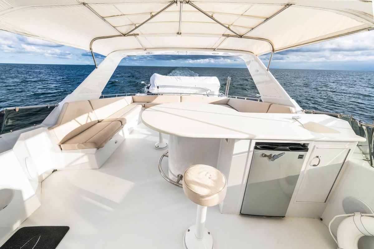 2000 Hatteras 74 