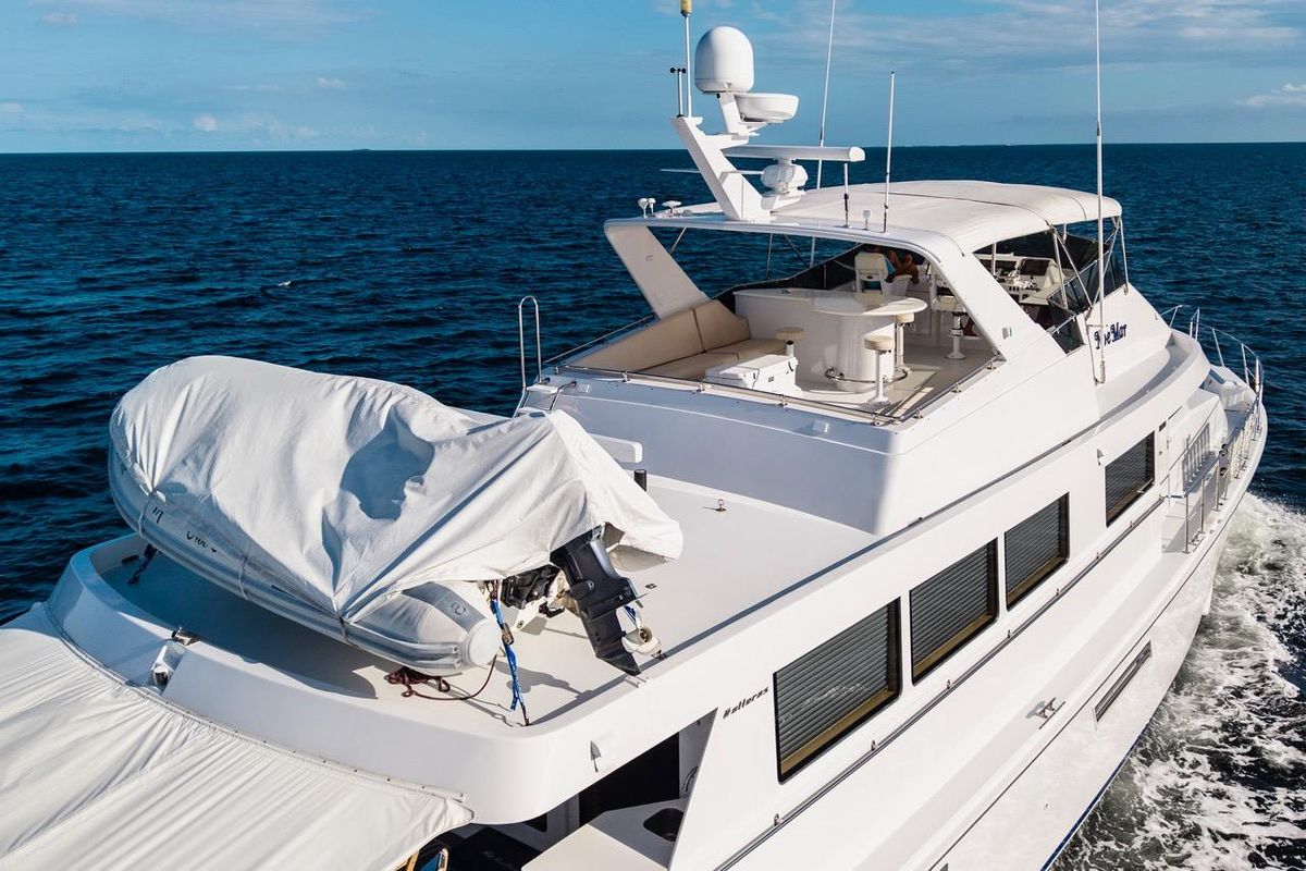 2000 Hatteras 74 
