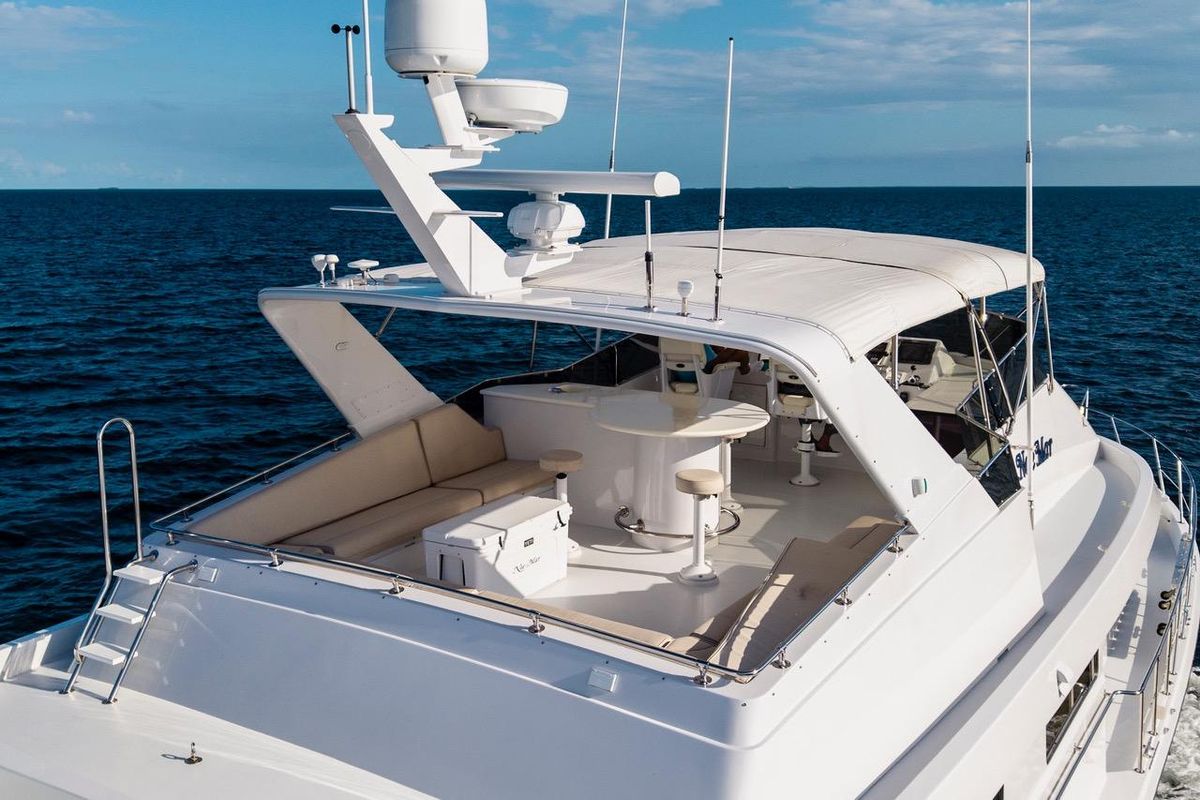 2000 Hatteras 74 