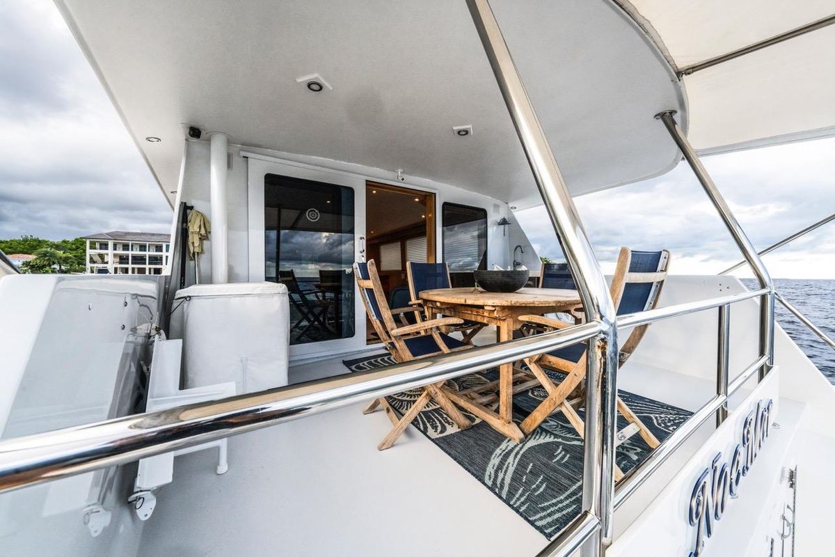 2000 Hatteras 74 