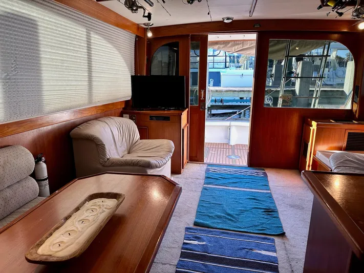 Charisma Yacht Photos Pics Interior of 1987 Post 46 SPORT yacht with cozy seating and wooden accents.