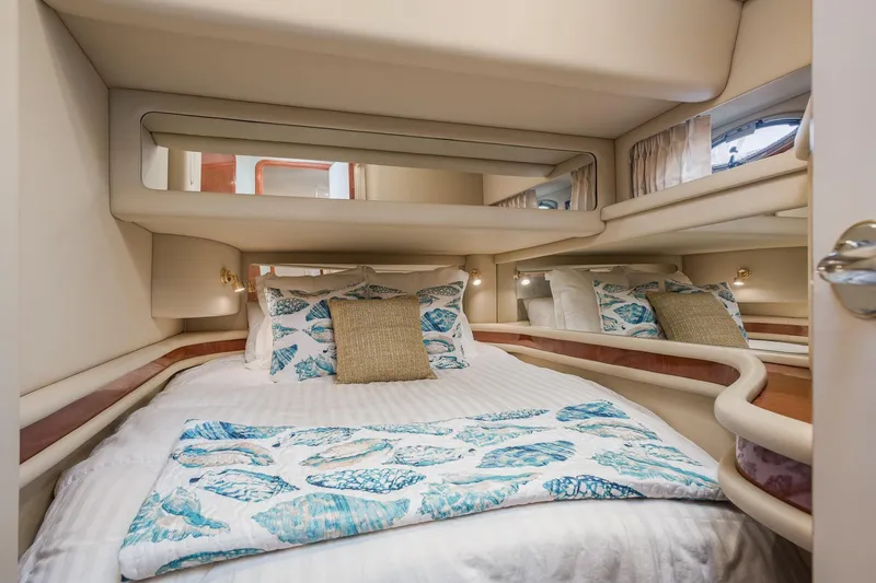 Lattitude Adjustment Yacht Photos Pics Luxurious bedroom interior of 2003 Sea Ray 480 Sedan Bridge yacht.