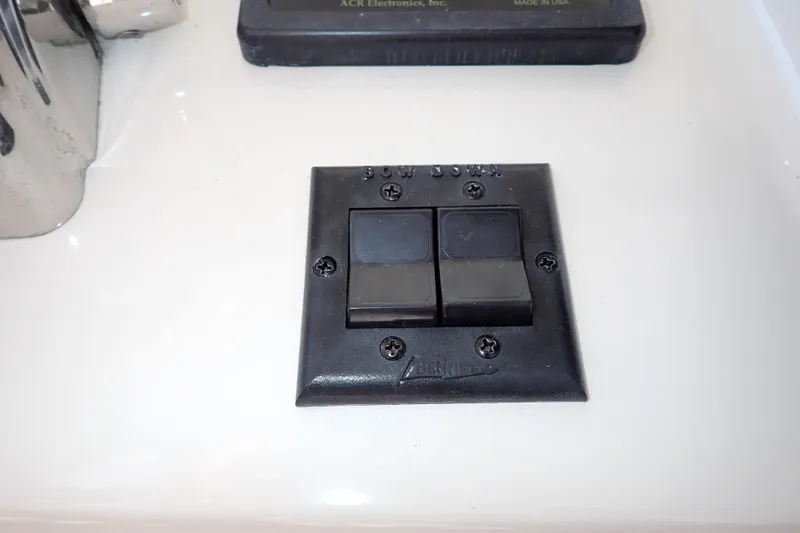 Lattitude Adjustment Yacht Photos Pics Control panel on 2003 Sea Ray 480 Sedan Bridge boat dashboard.