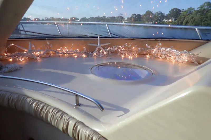 Lattitude Adjustment Yacht Photos Pics 2003 Sea Ray 480 Sedan Bridge interior with decorative lights and starfish accents.