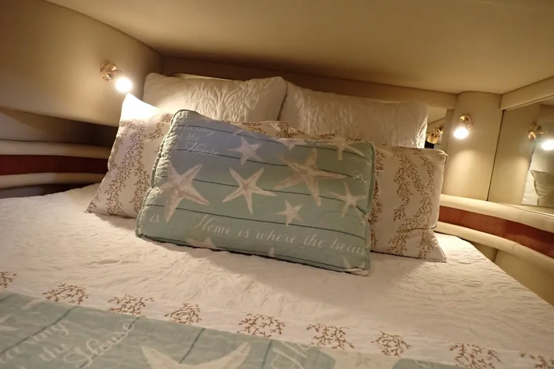 Lattitude Adjustment Yacht Photos Pics Luxurious bedroom interior of 2003 Sea Ray 480 Sedan Bridge yacht.