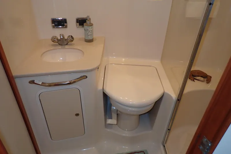 Lattitude Adjustment Yacht Photos Pics 2003 Sea Ray 480 Sedan Bridge bathroom with sink, toilet, and shower.
