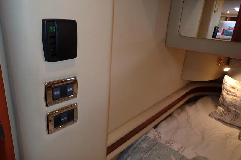 Lattitude Adjustment Yacht Photos Pics Interior of 2003 Sea Ray 480 Sedan Bridge, featuring a cozy stateroom with temperature controls.