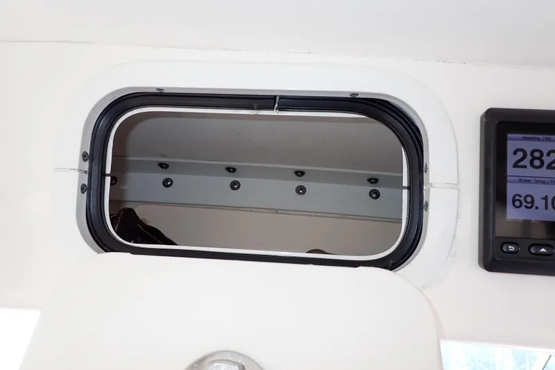 Lattitude Adjustment Yacht Photos Pics 2003 Sea Ray 480 Sedan Bridge interior window and digital display panel.