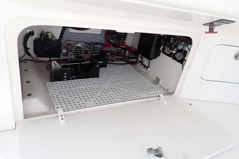 Lattitude Adjustment Yacht Photos Pics Engine compartment of 2003 Sea Ray 480 Sedan Bridge with wiring and components.