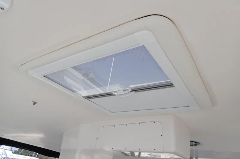 Lattitude Adjustment Yacht Photos Pics Ceiling hatch on 2003 Sea Ray 480 Sedan Bridge yacht, featuring a sleek design.
