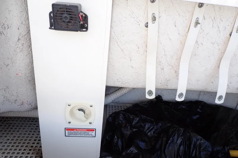 Lattitude Adjustment Yacht Photos Pics 2003 Sea Ray 480 Sedan Bridge boat interior with fan and warning label.