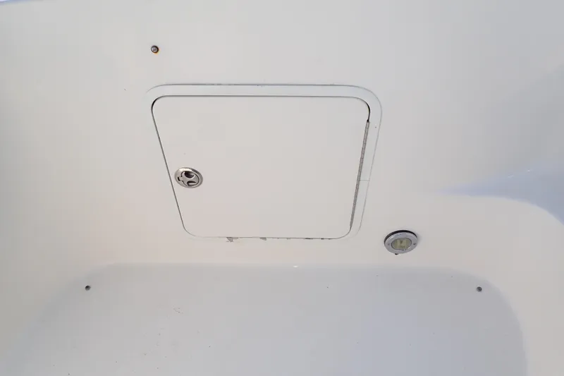 Lattitude Adjustment Yacht Photos Pics Hatch on 2003 Sea Ray 480 Sedan Bridge boat, featuring a secure lock mechanism.