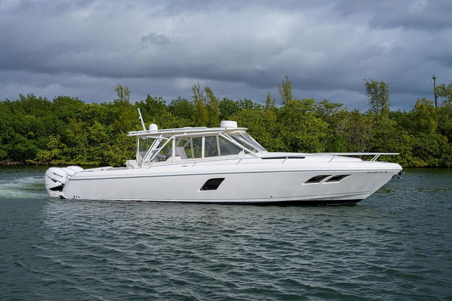 2017 Intrepid 400 Cuddy