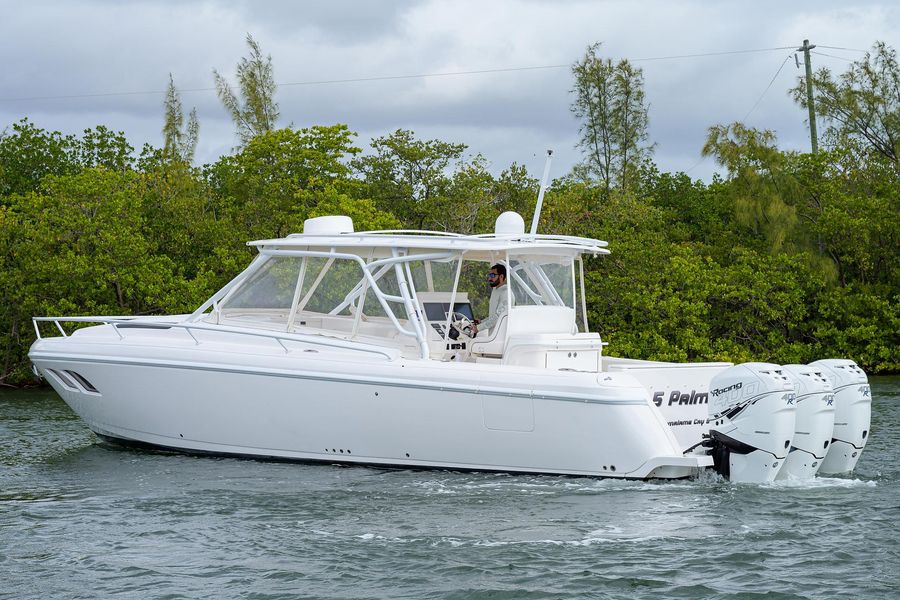 2017 Intrepid 400 Cuddy