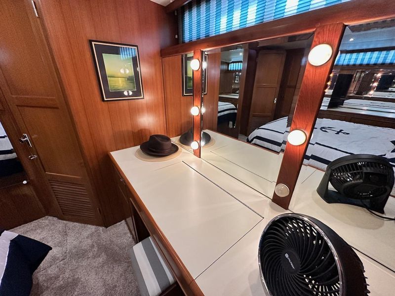 1999 Hyatt Motor Yacht