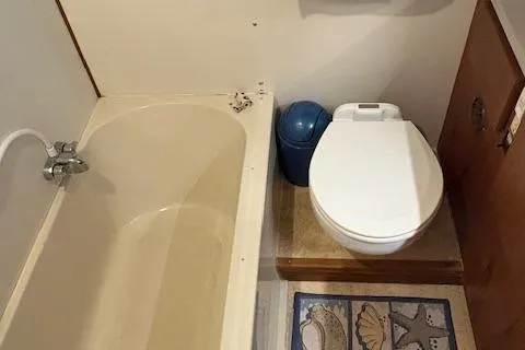  Yacht Photos Pics Bathroom in 1990 Carver Californian 52 yacht with bathtub and toilet.