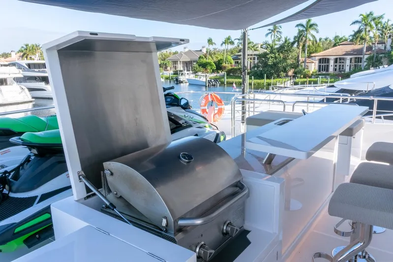 One More Time Yacht Photos Pics Luxury yacht Horizon FD92 2021 with outdoor grill and seating area.