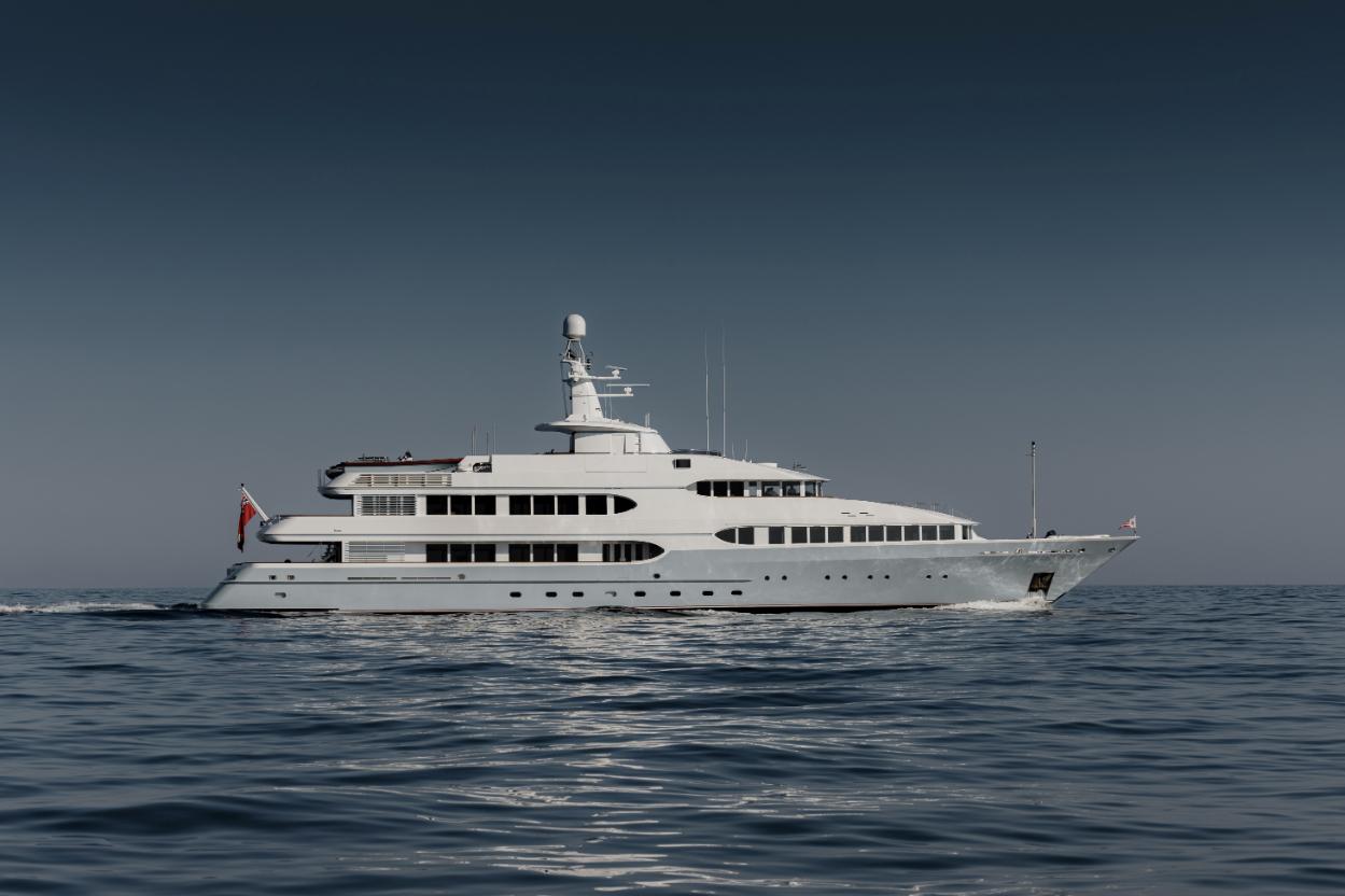 1996 Feadship Displacement