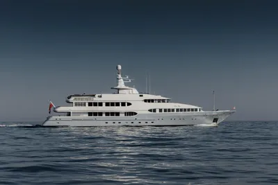 1996 Feadship Displacement