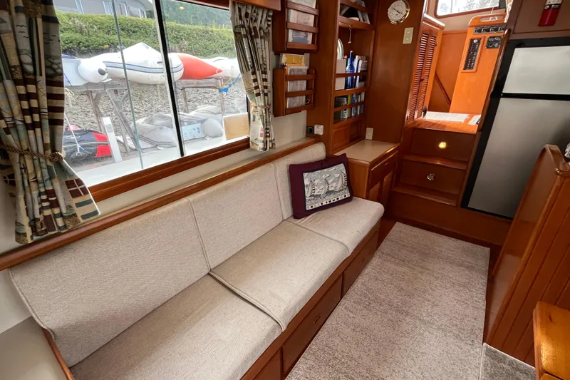 Abina Yacht Photos Pics Interior of 2001 Kadey-Krogen 39 yacht with cozy seating and nautical decor.