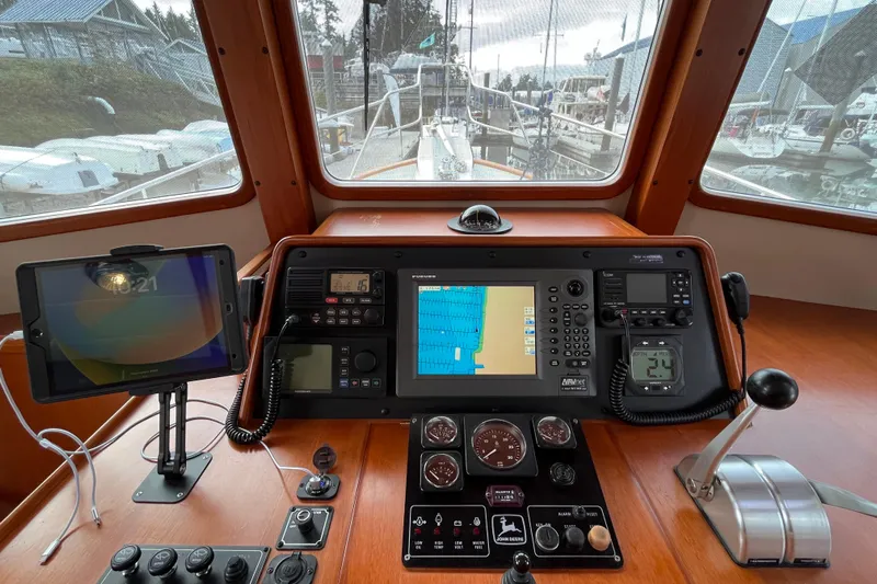 Abina Yacht Photos Pics Pilot house of 2001 Kadey-Krogen 39 yacht with navigation equipment and controls.