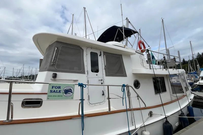 Abina Yacht Photos Pics 2001 Kadey-Krogen 39 yacht for sale, docked at marina with overcast sky.