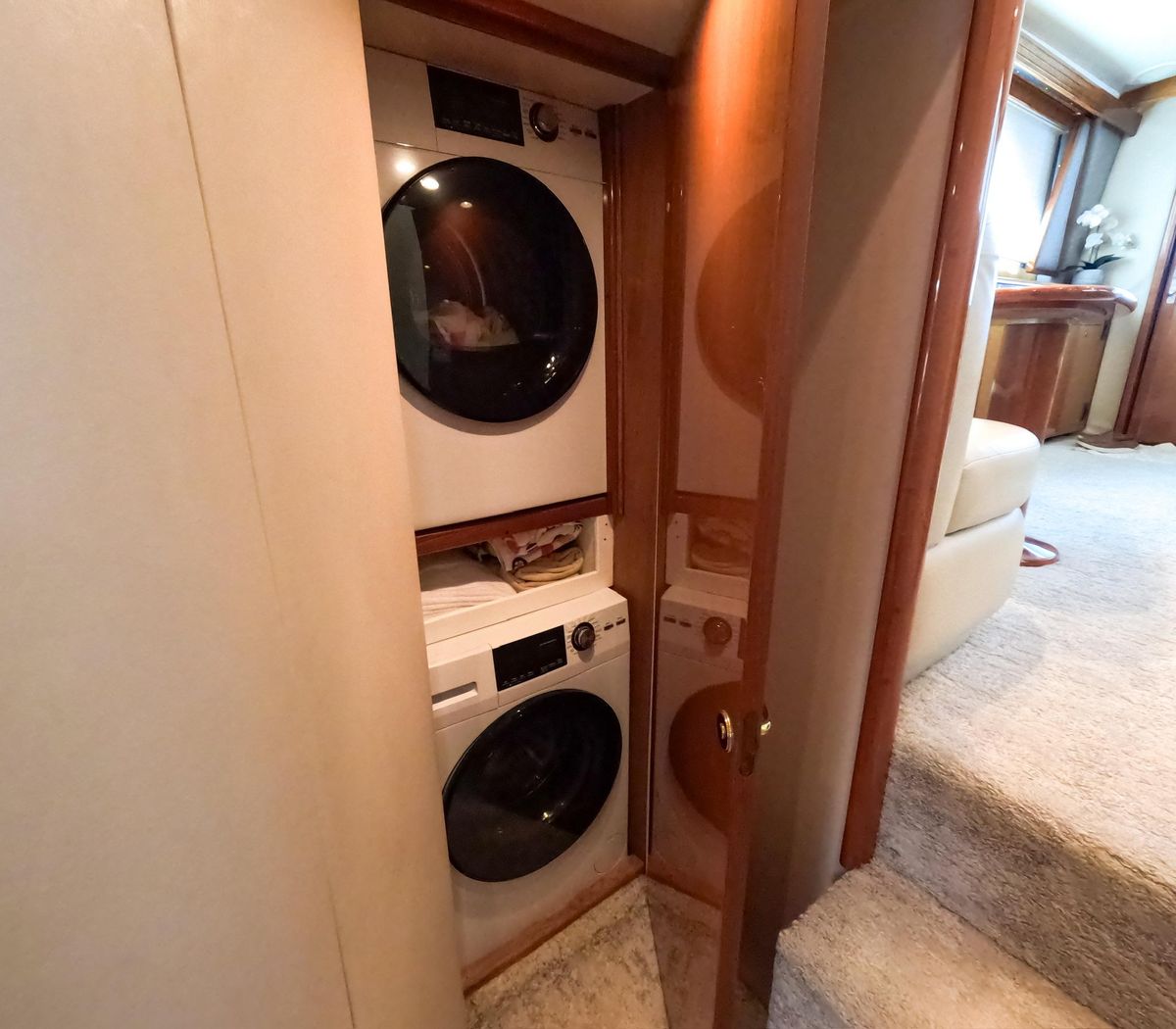 2004 Viking 45 