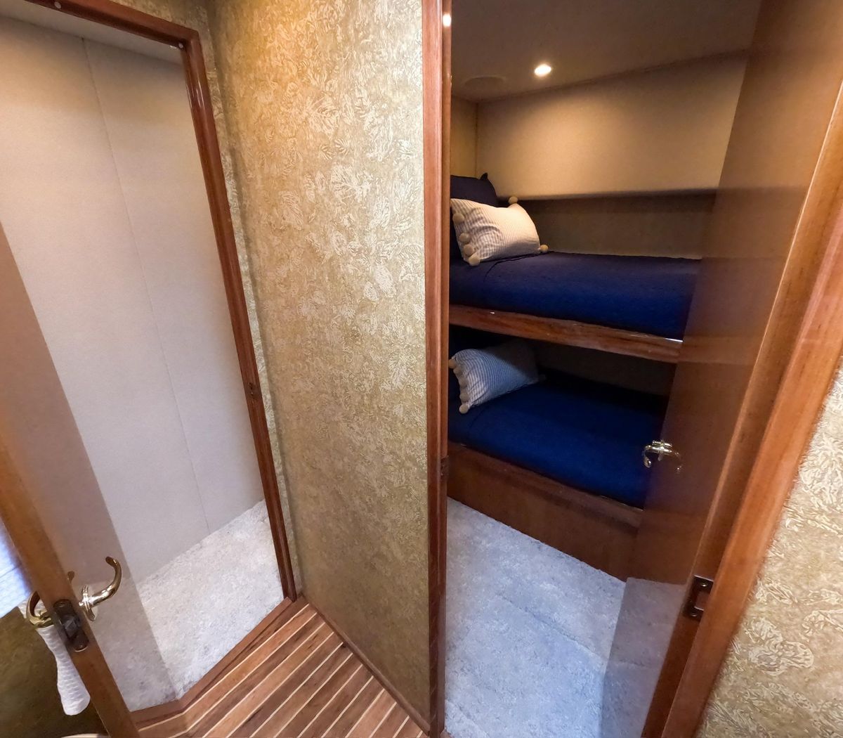 2004 Viking 45 